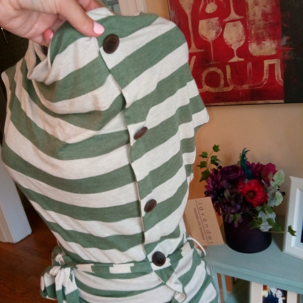 Boutique striped top with wood buttons on side - Picture 4 of 5